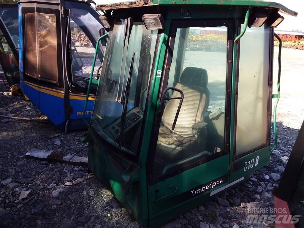 Timberjack 810B 駕駛室與內部
