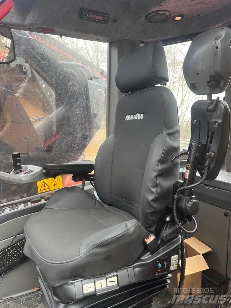 Komatsu 931 XC 收穫機