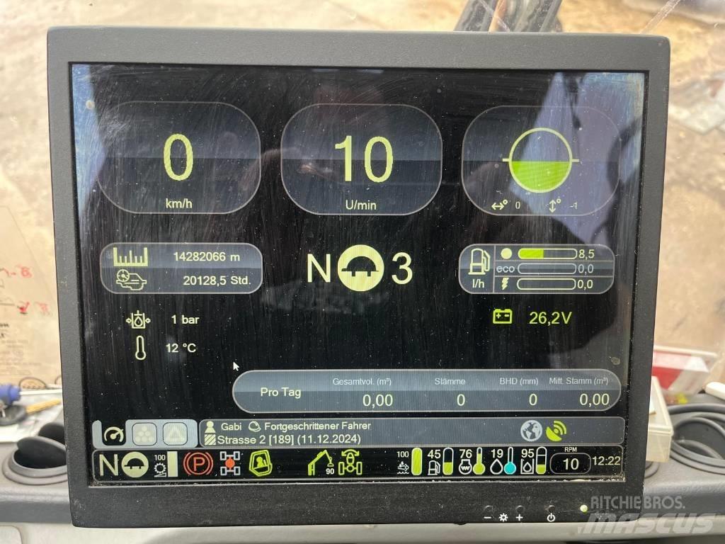 Komatsu 931 XC 收穫機