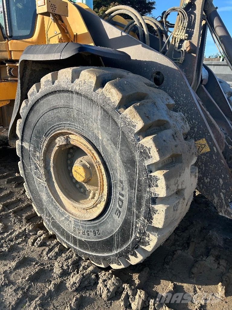 Volvo L180 輪胎式裝載機