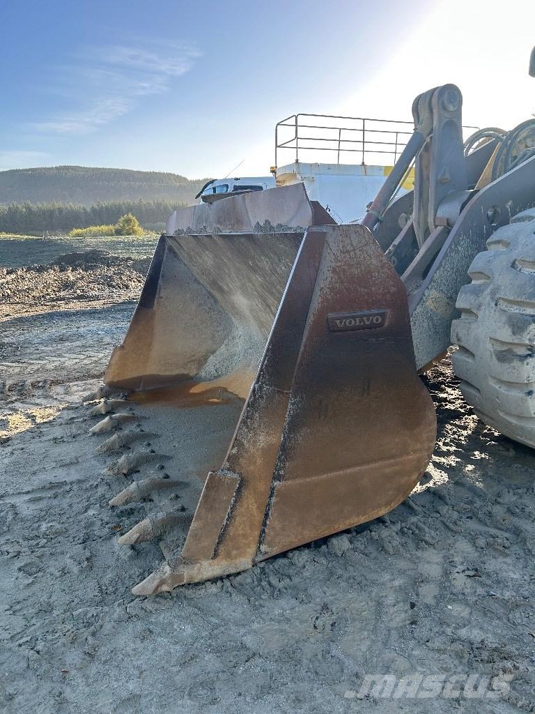 Volvo L180 輪胎式裝載機