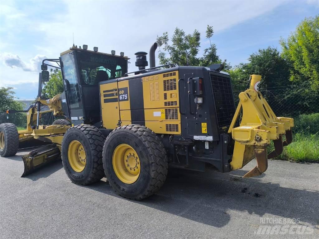 Komatsu GD 675-6 平土機