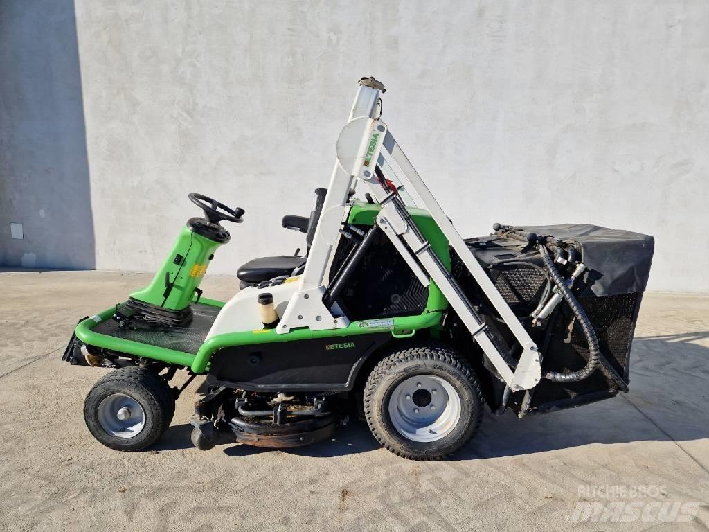 Etesia 124D 裝載與牽引式割草機