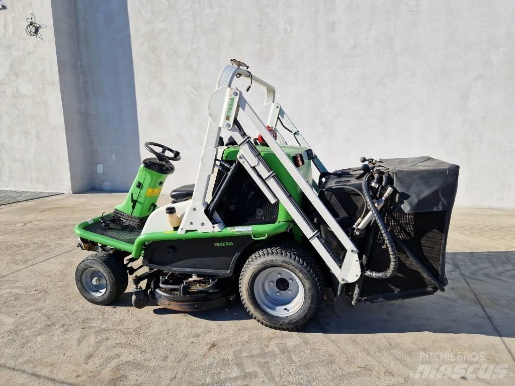 Etesia 124D 裝載與牽引式割草機