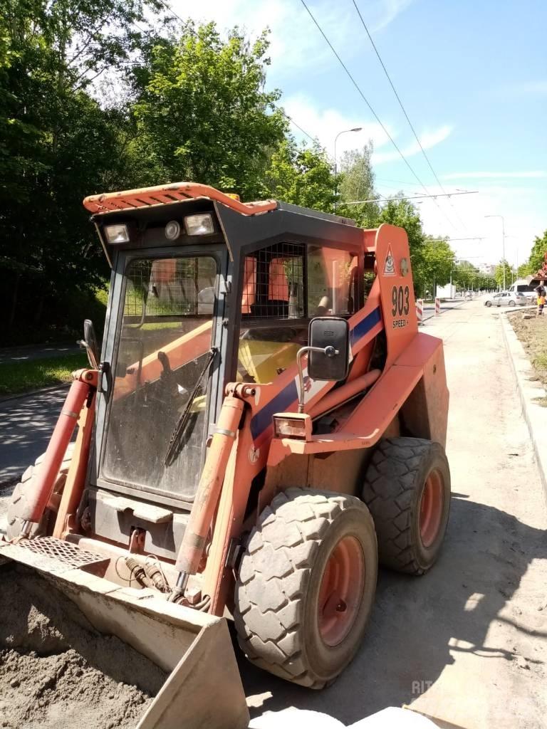 Locust L 903 SPEED 滑移轉向裝載機