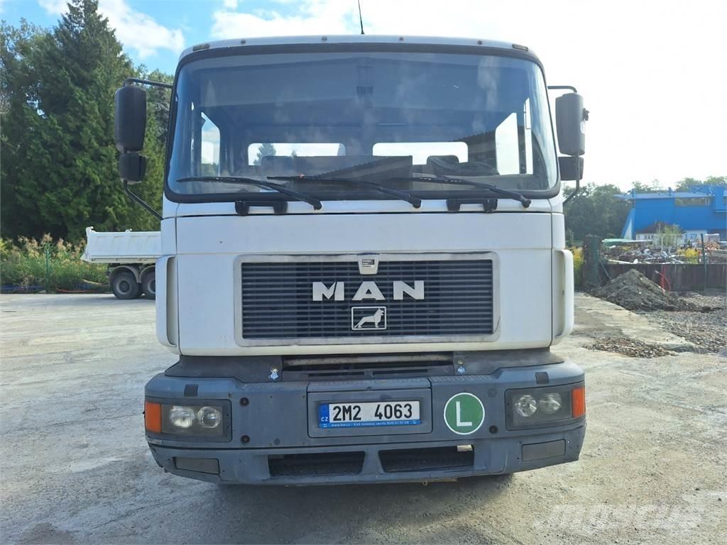 MAN 26.403 6X2 商用底盤車