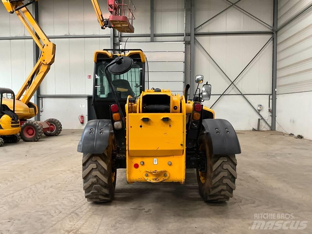 JCB 535-125 伸縮臂操作車