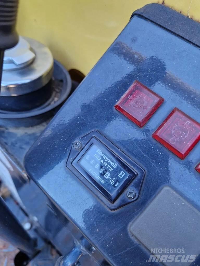 Yanmar C12R-B 履帶式傾卸車/翻斗車