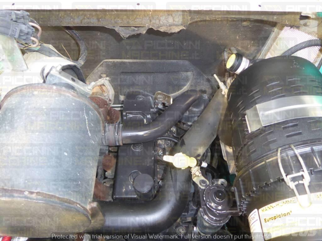 IHI Mustang 2076 滑移轉向裝載機
