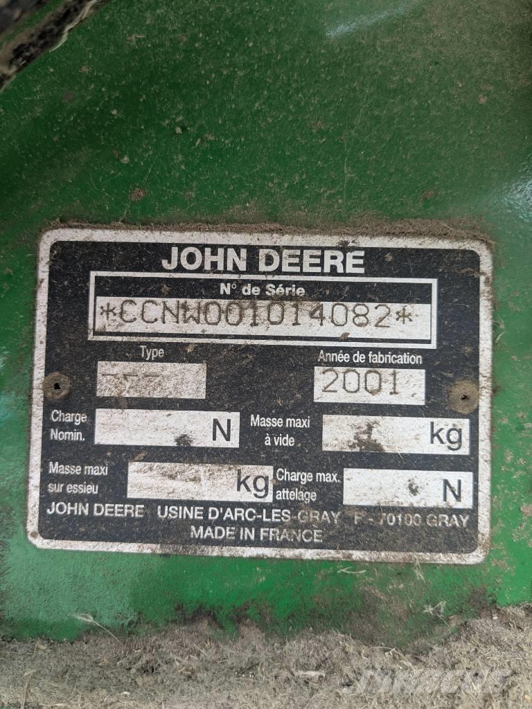 John Deere 575 圓型牧草打包機