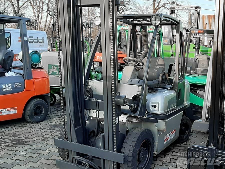 Nissan Y1D2A25Q 柴油卡車