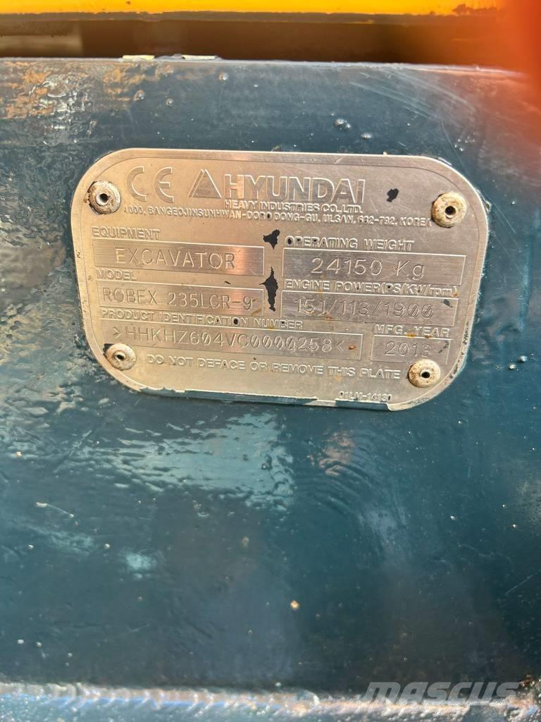 Hyundai 235 LCR-9 收穫機
