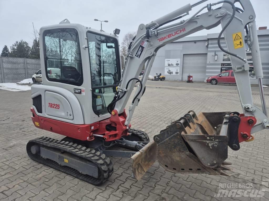 Takeuchi TB 225 小型挖土機/掘鑿機<7t(小型挖掘機)
