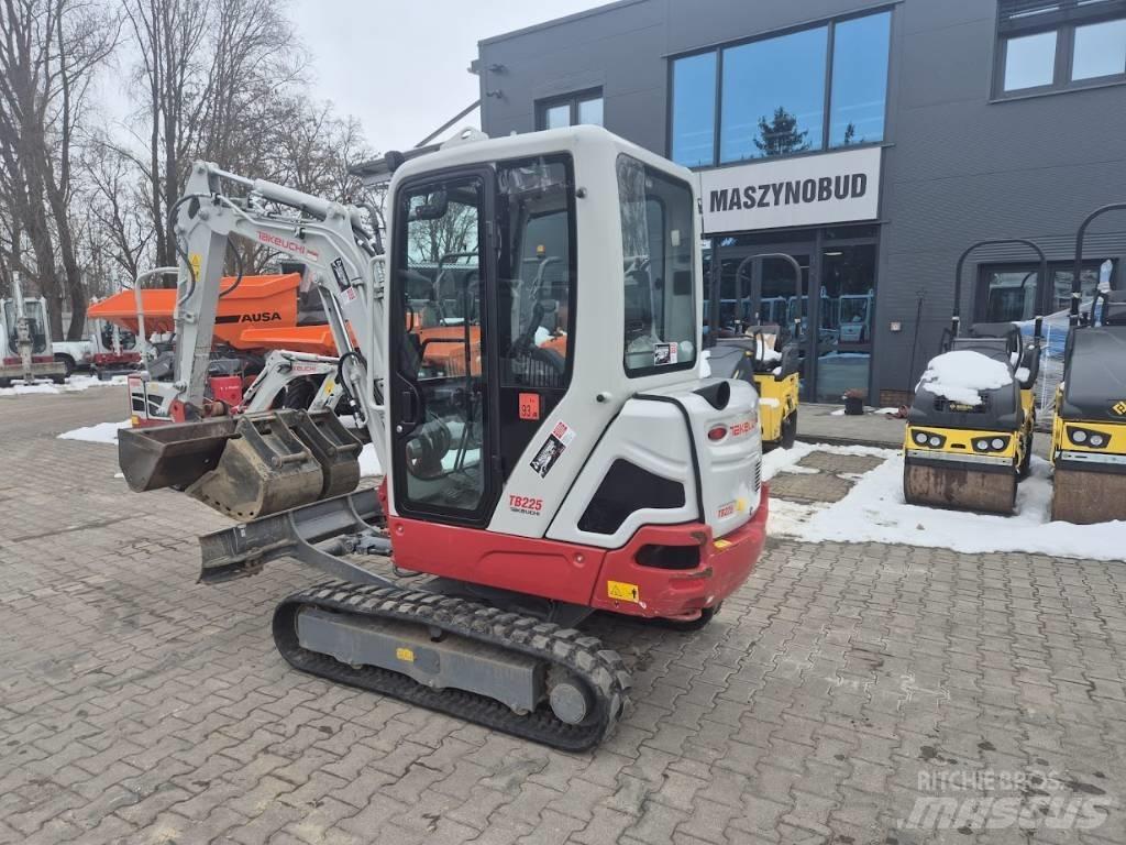 Takeuchi TB 225 小型挖土機/掘鑿機<7t(小型挖掘機)