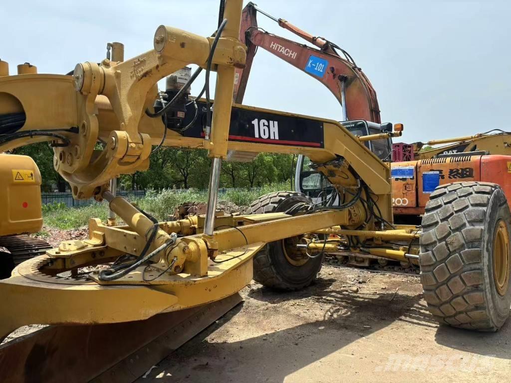 CAT 16 H 平土機