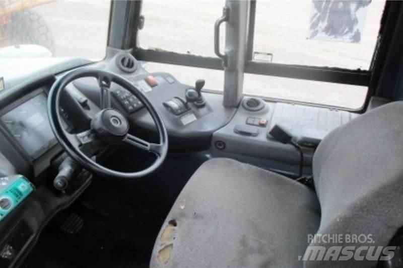 Bell B30D 鉸接式起吊車