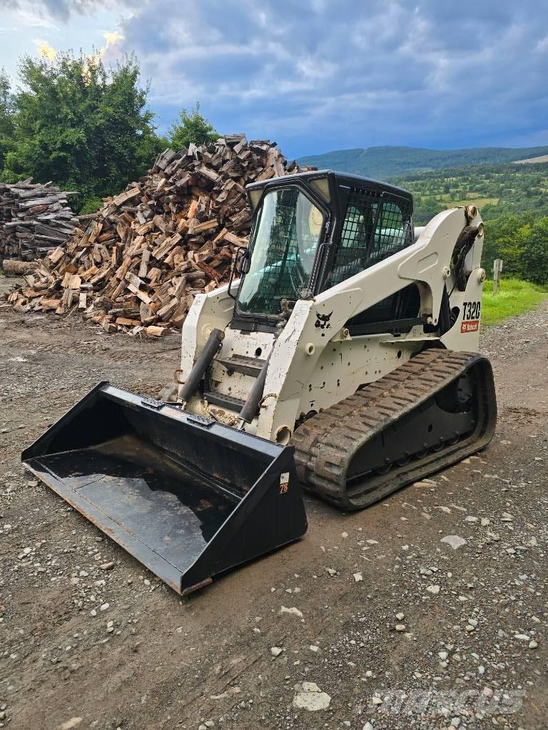 Bobcat T 320 滑移轉向裝載機