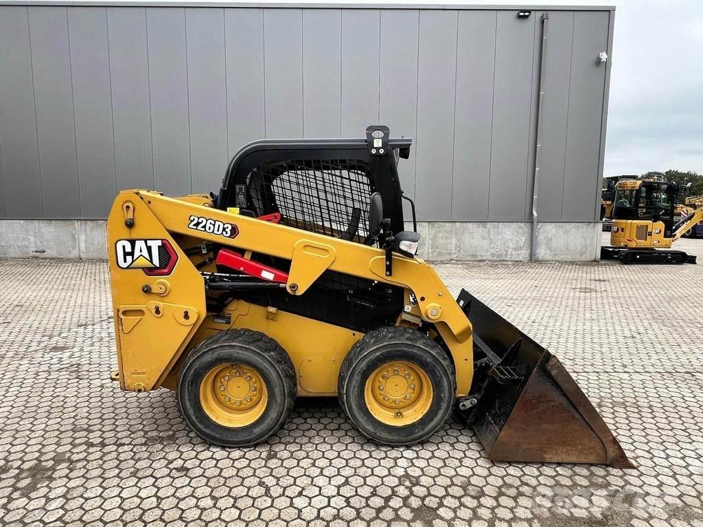 CAT 226D 滑移轉向裝載機