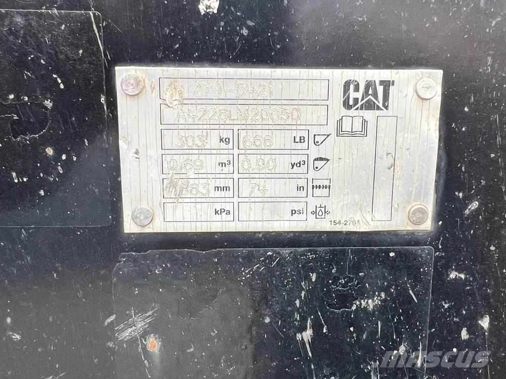 CAT 226D 滑移轉向裝載機