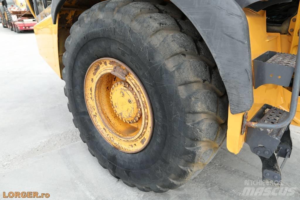Bell B 30 E 鉸接式起吊車
