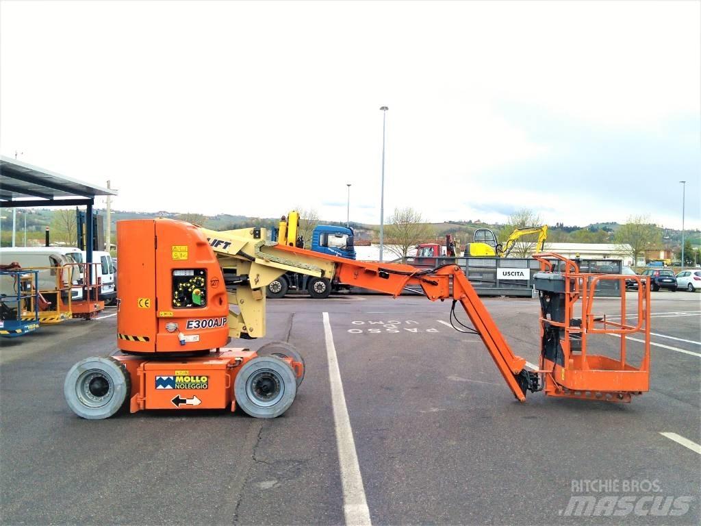 JLG E 300 AJP 曲臂高空作業車