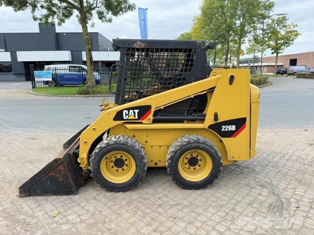 CAT 216B Turbo 滑移轉向裝載機