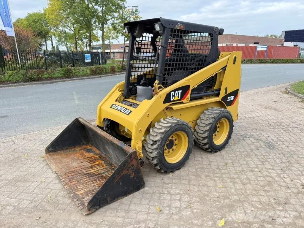 CAT 216B Turbo 滑移轉向裝載機