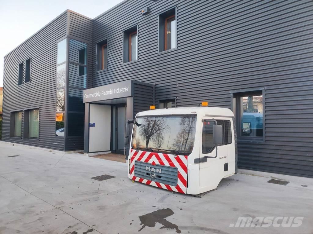 MAN MEDIUM 駕駛室與內部