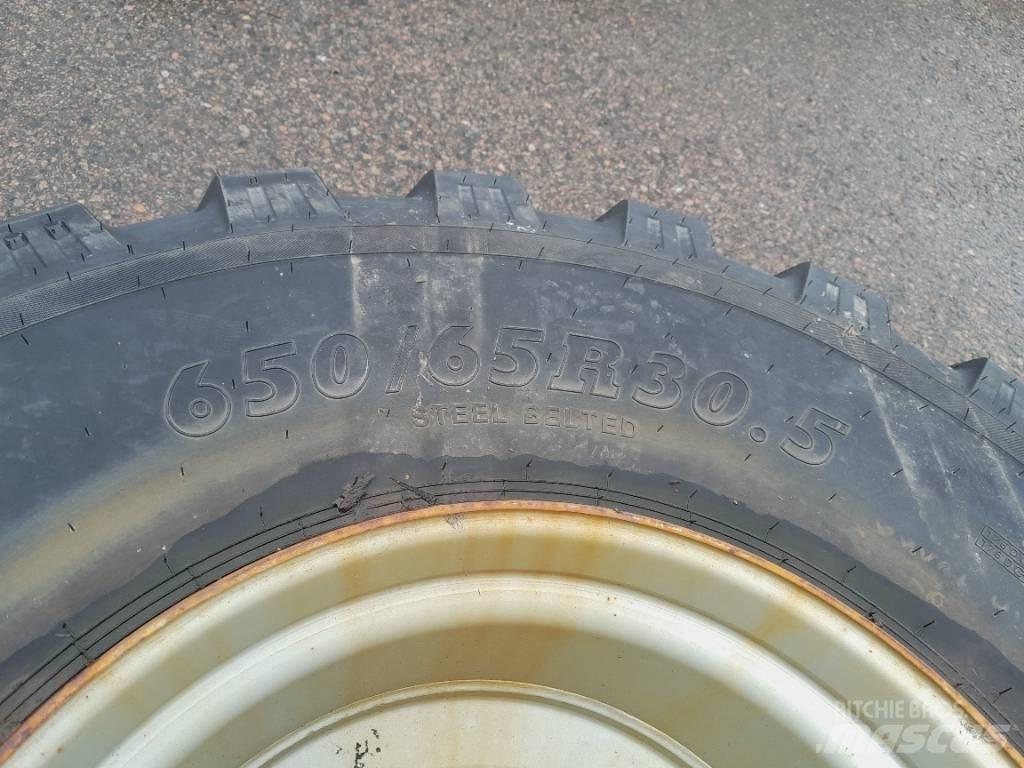BKT 650/60R30,5 Hjul 輪胎、車輪和輪圈