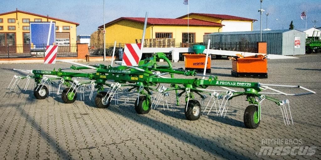 Pronar PWP770 耙與翻草機
