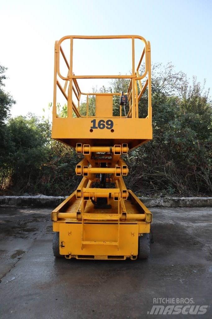 Haulotte Compact 10 剪式升降機