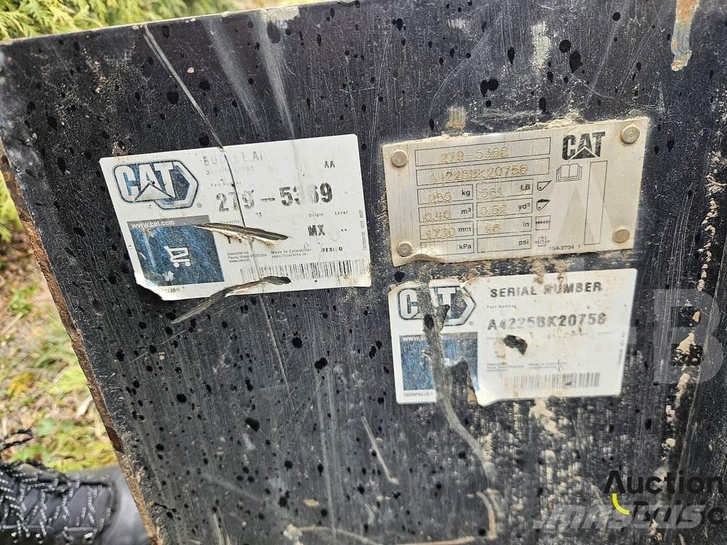 CAT 242 D 3 滑移轉向裝載機