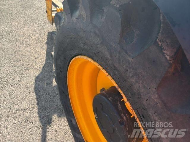 JCB 540-140 伸縮臂操作車