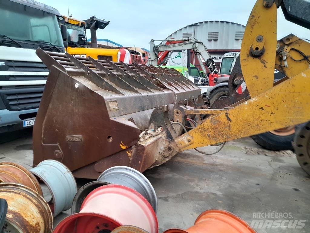 CAT 926 m 輪胎式裝載機