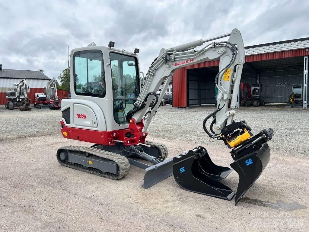 Takeuchi TB225 小型挖土機/掘鑿機<7t(小型挖掘機)