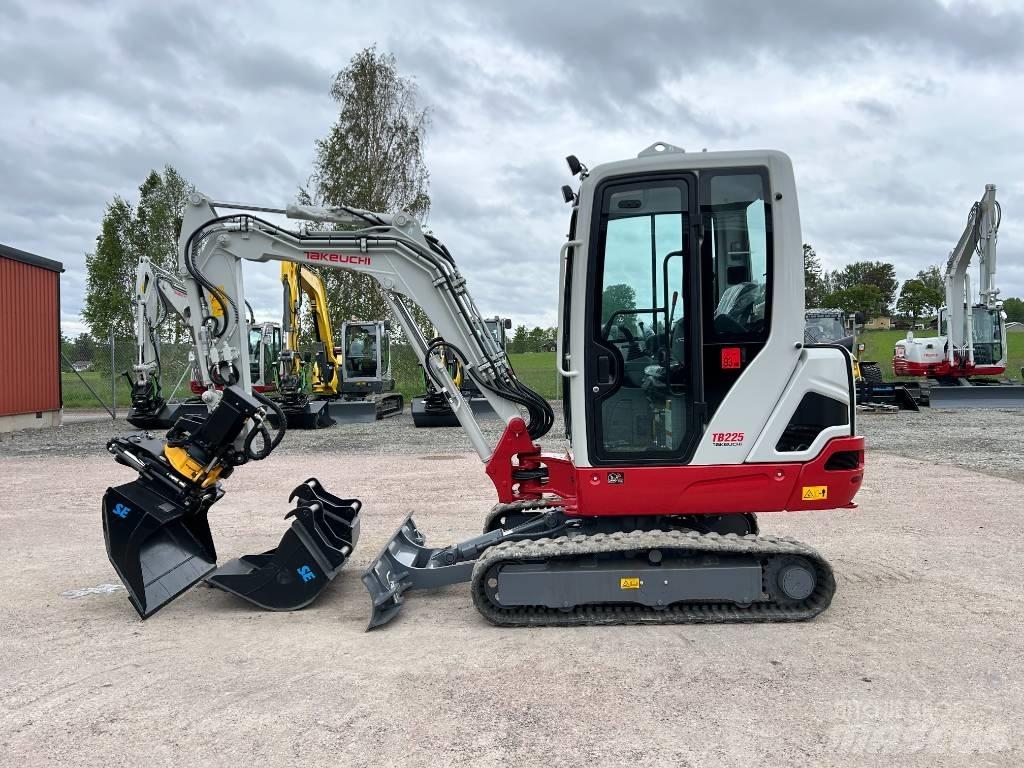 Takeuchi TB225 小型挖土機/掘鑿機<7t(小型挖掘機)
