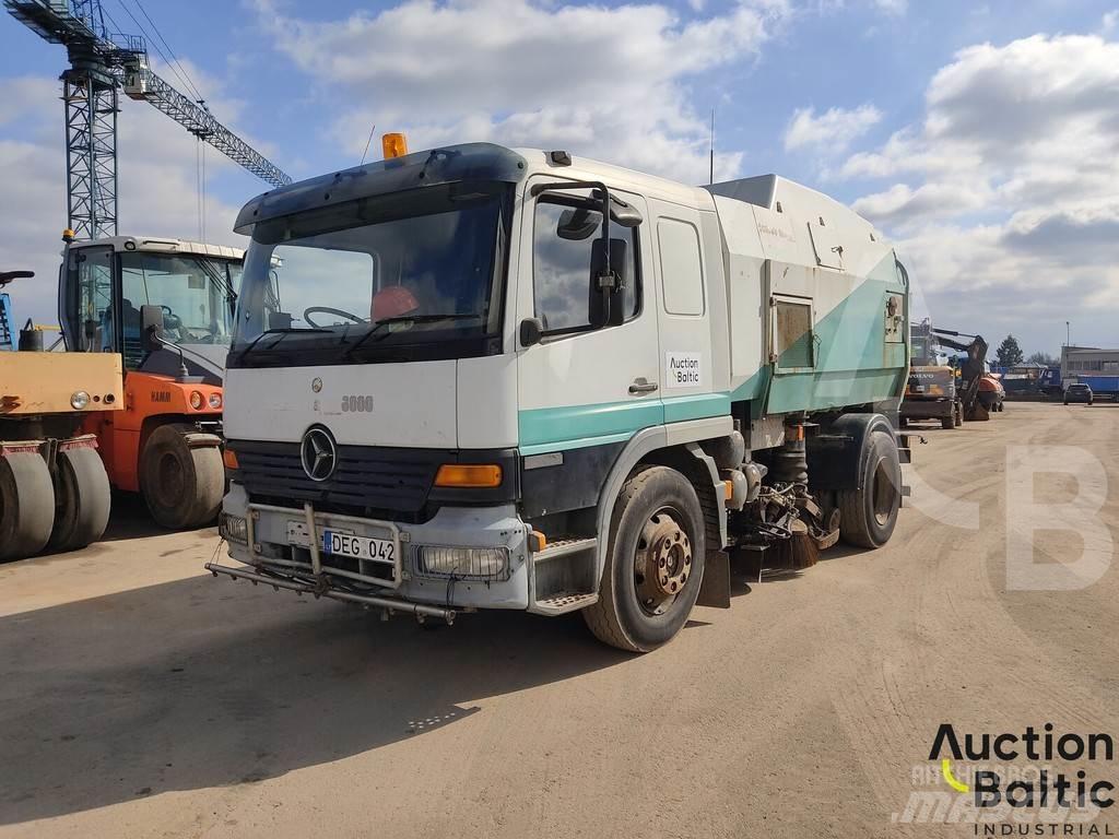 Mercedes-Benz 1517 掃倉機