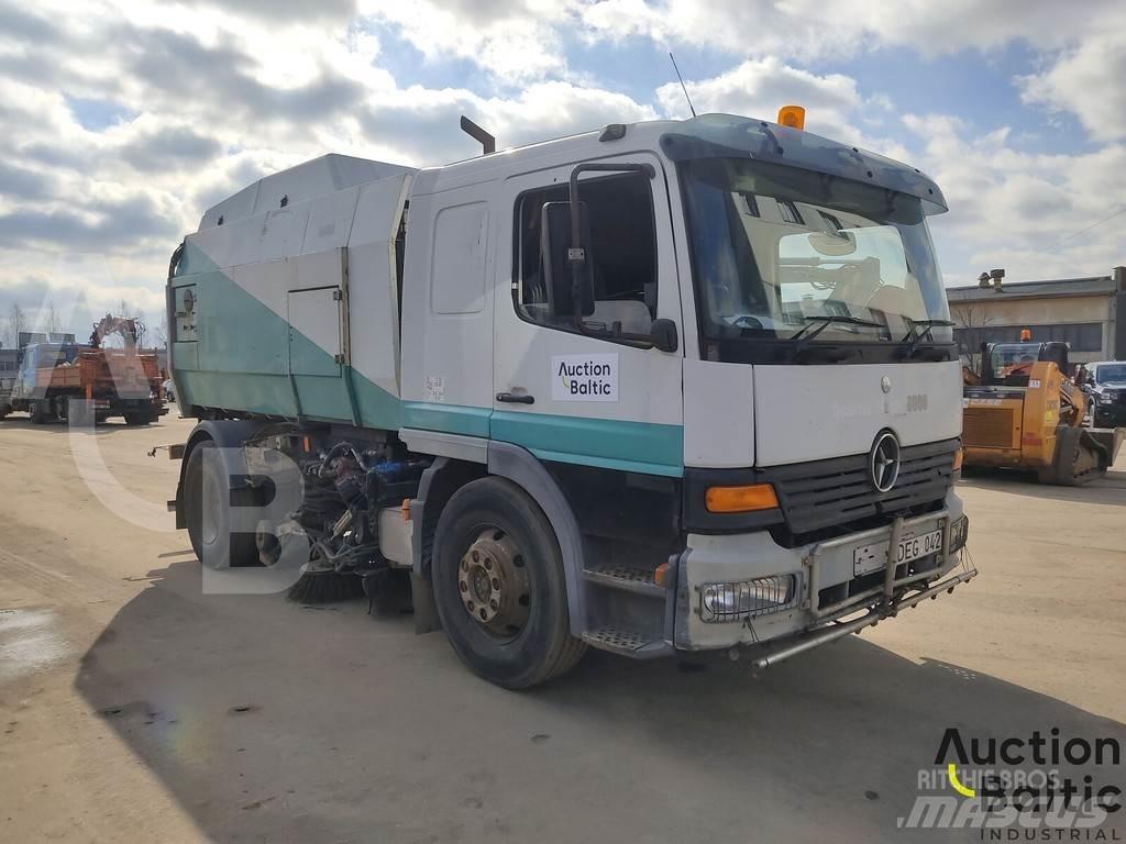 Mercedes-Benz 1517 掃倉機