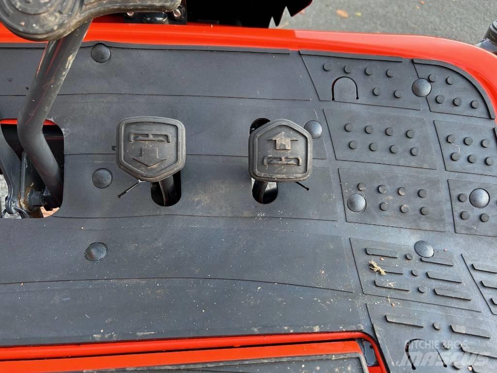 Kubota ZD 1211 騎乘式割草機
