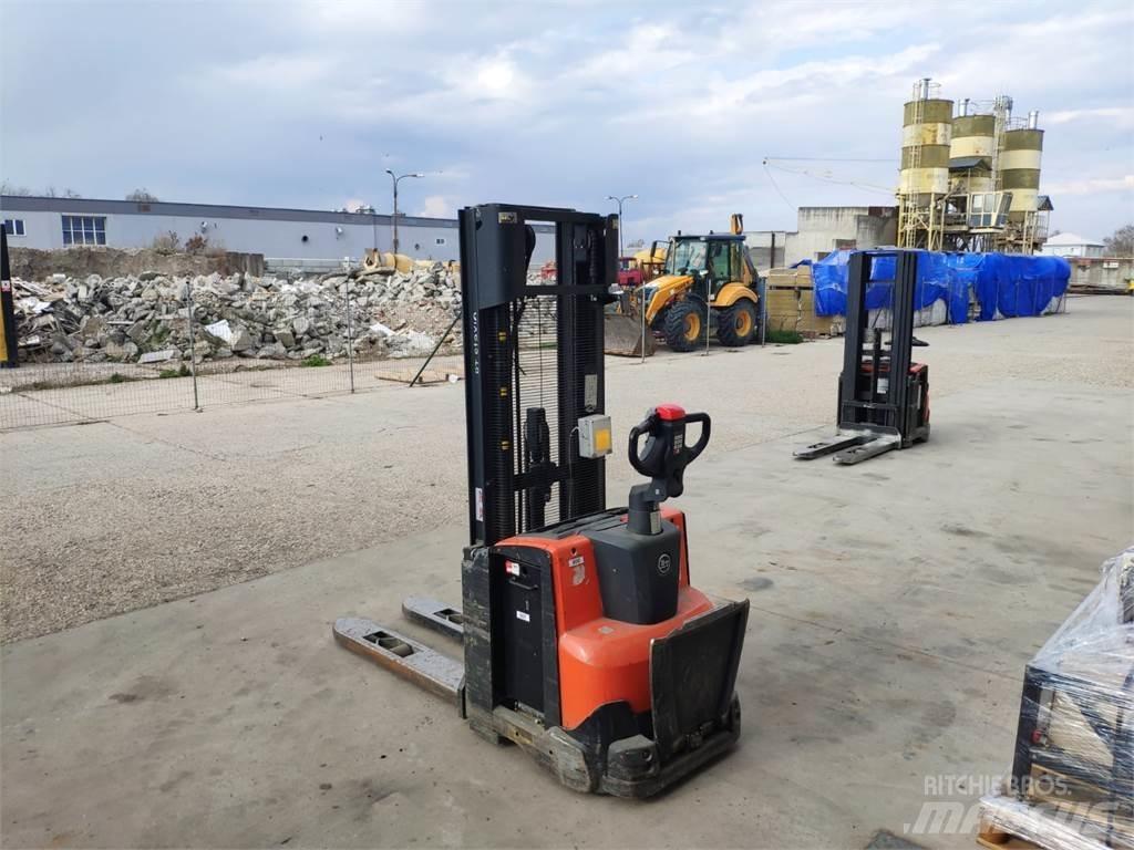 BT SWE120 行走控制式堆積機