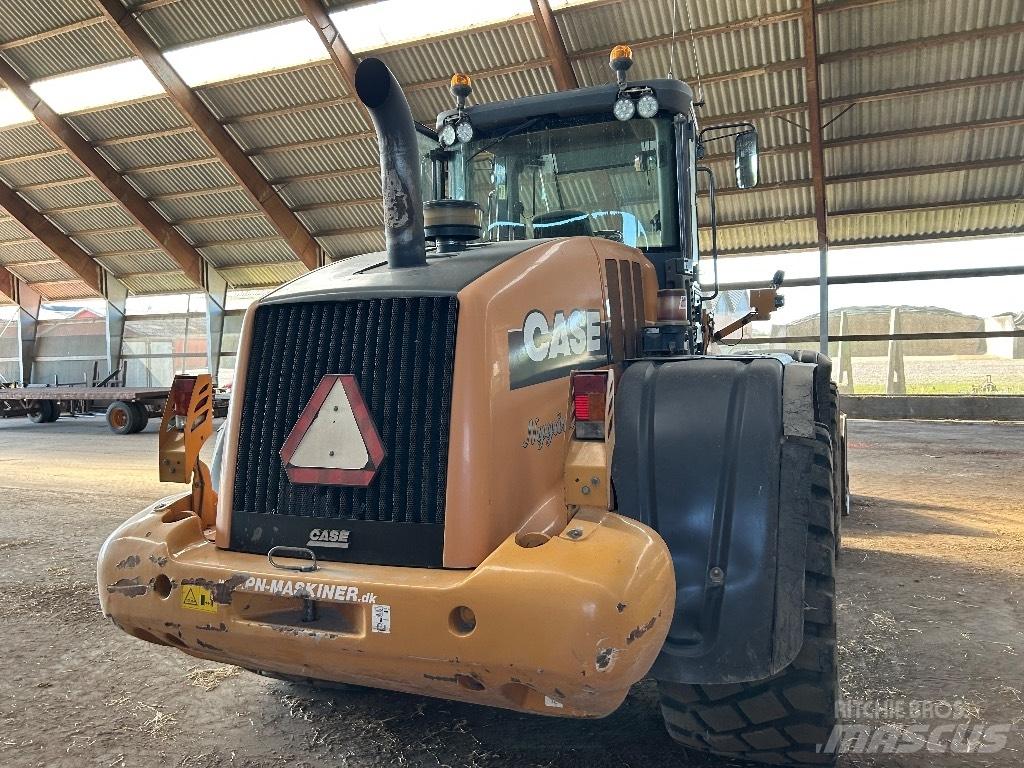 CASE 821 E 輪胎式裝載機
