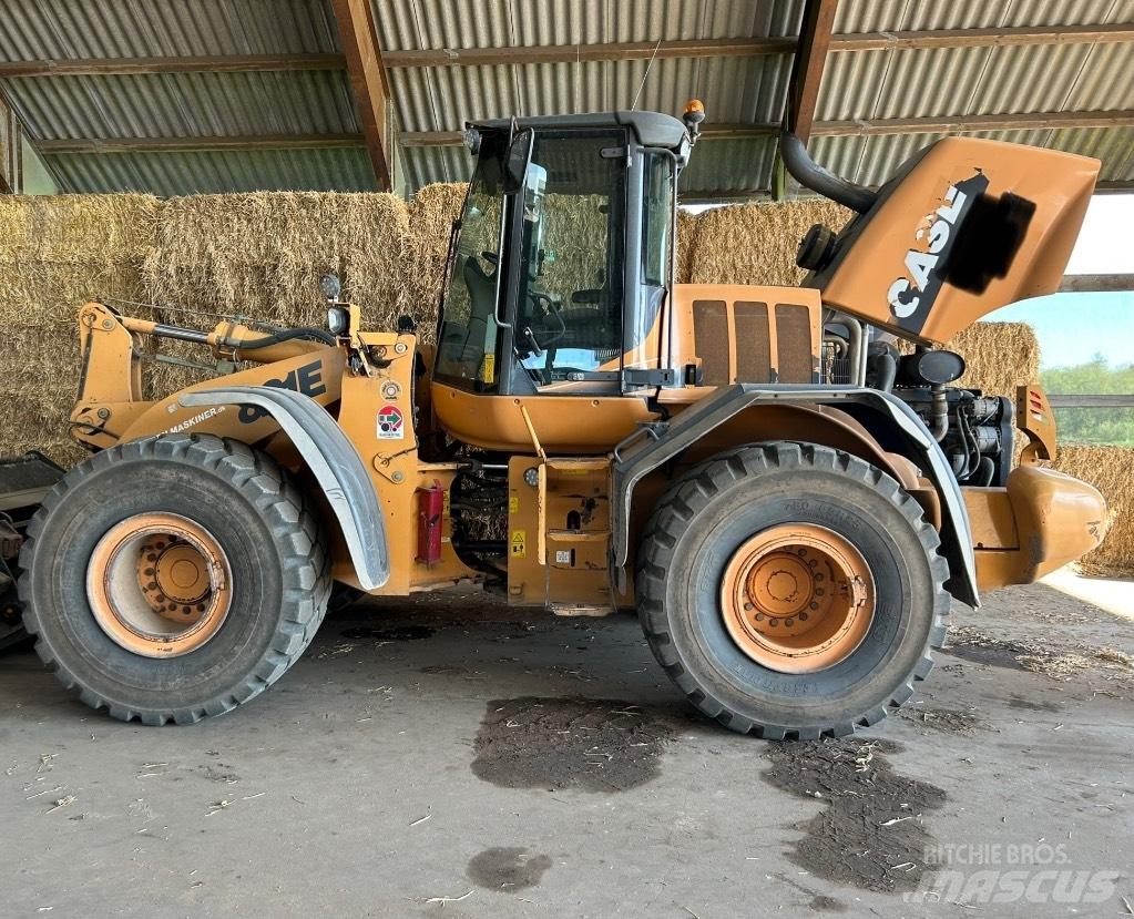 CASE 821 E 輪胎式裝載機
