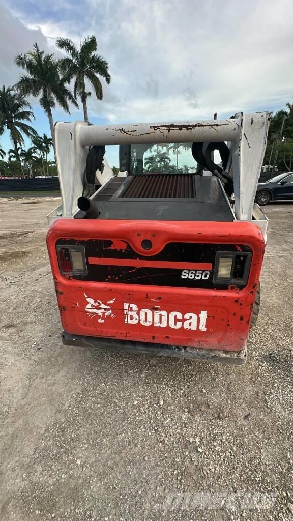 Bobcat S650 滑移轉向裝載機