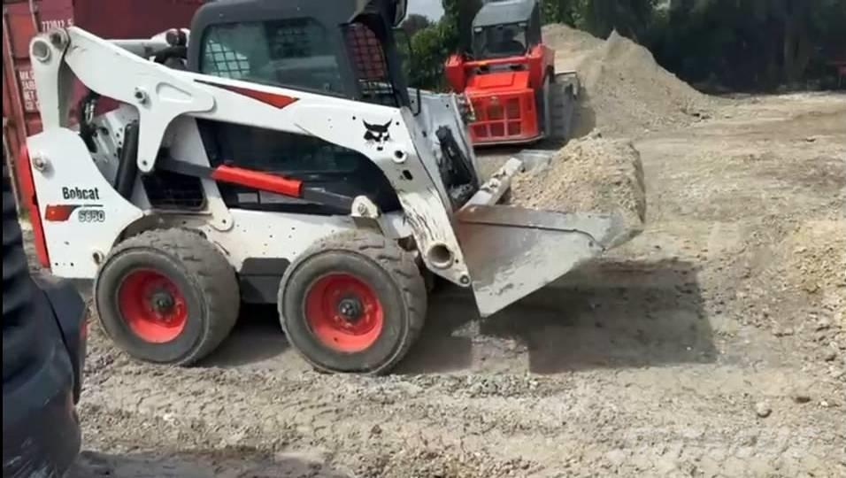 Bobcat S650 滑移轉向裝載機