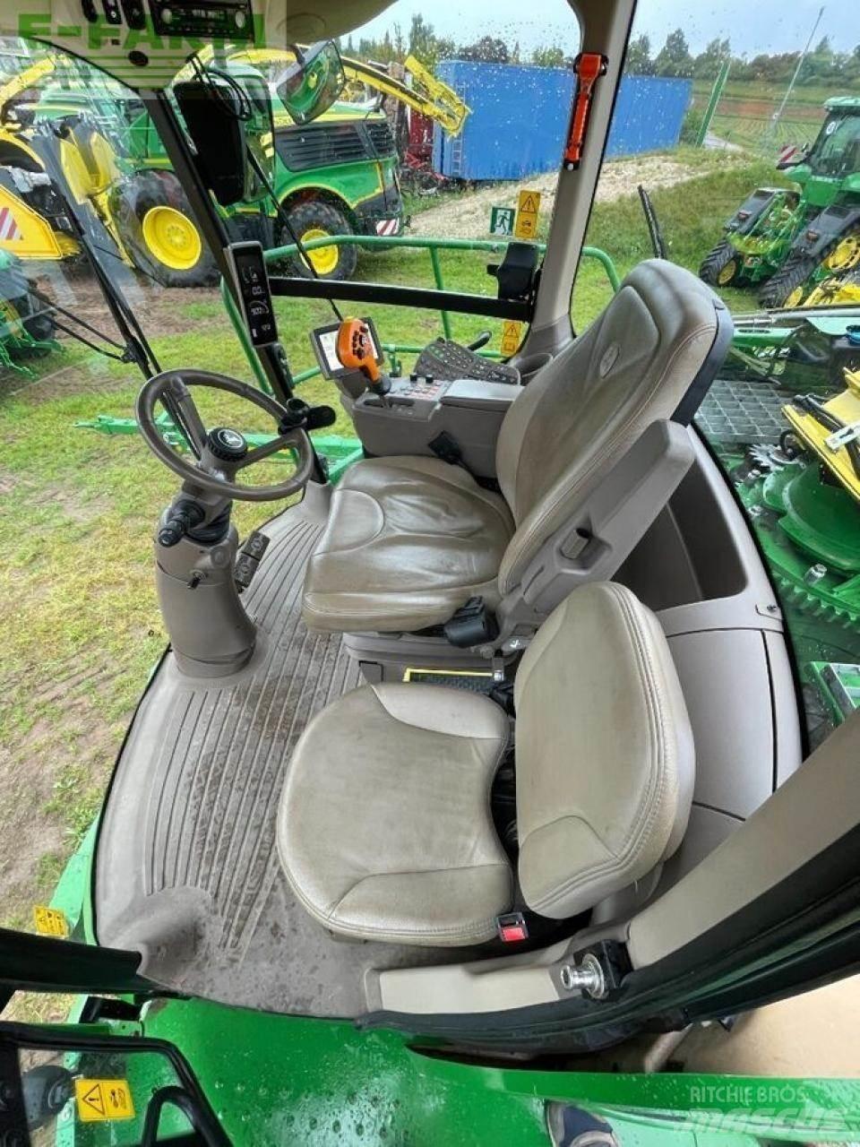 John Deere 8600 自走式飼料採集機