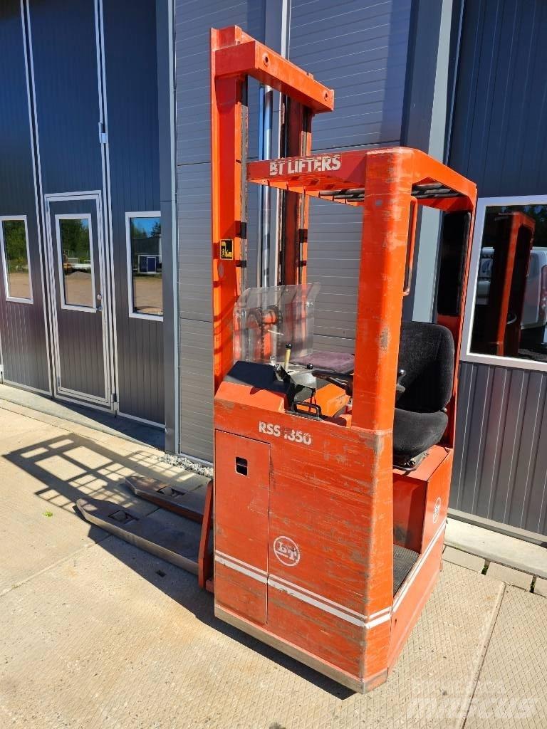 BT RSS 1350 自走式堆積機