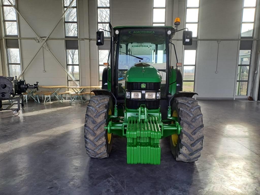 John Deere 5100 R 曳引機