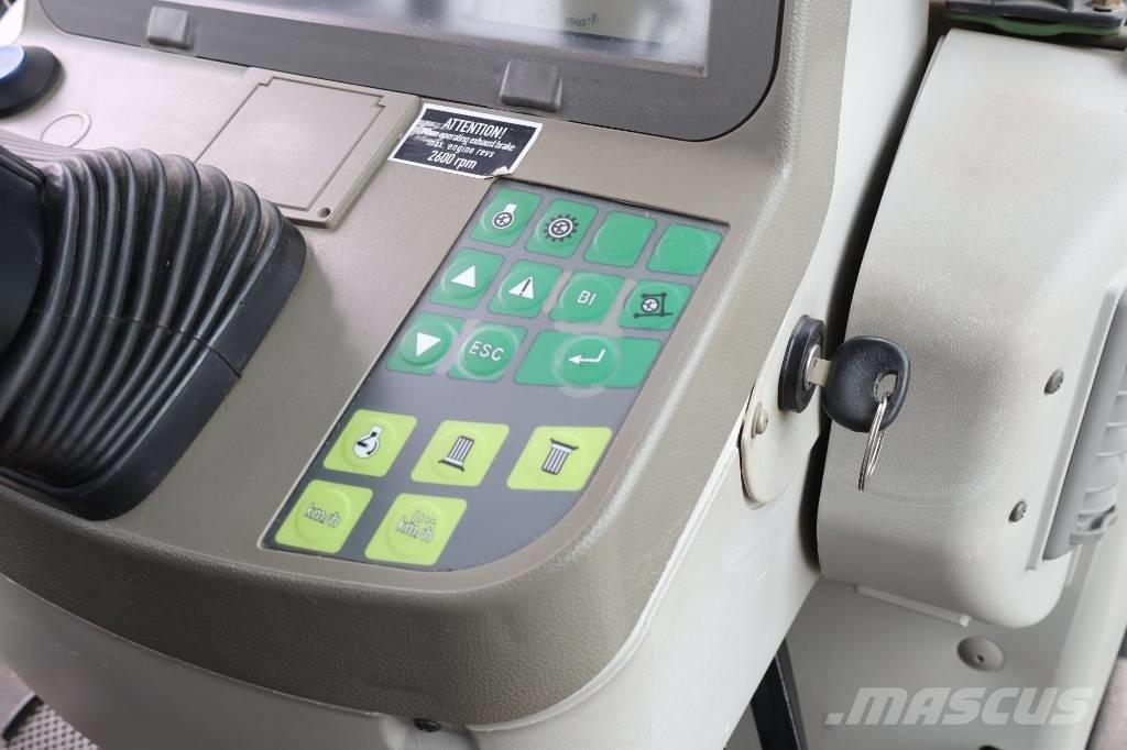 Fendt 820 Vario TMS 曳引機