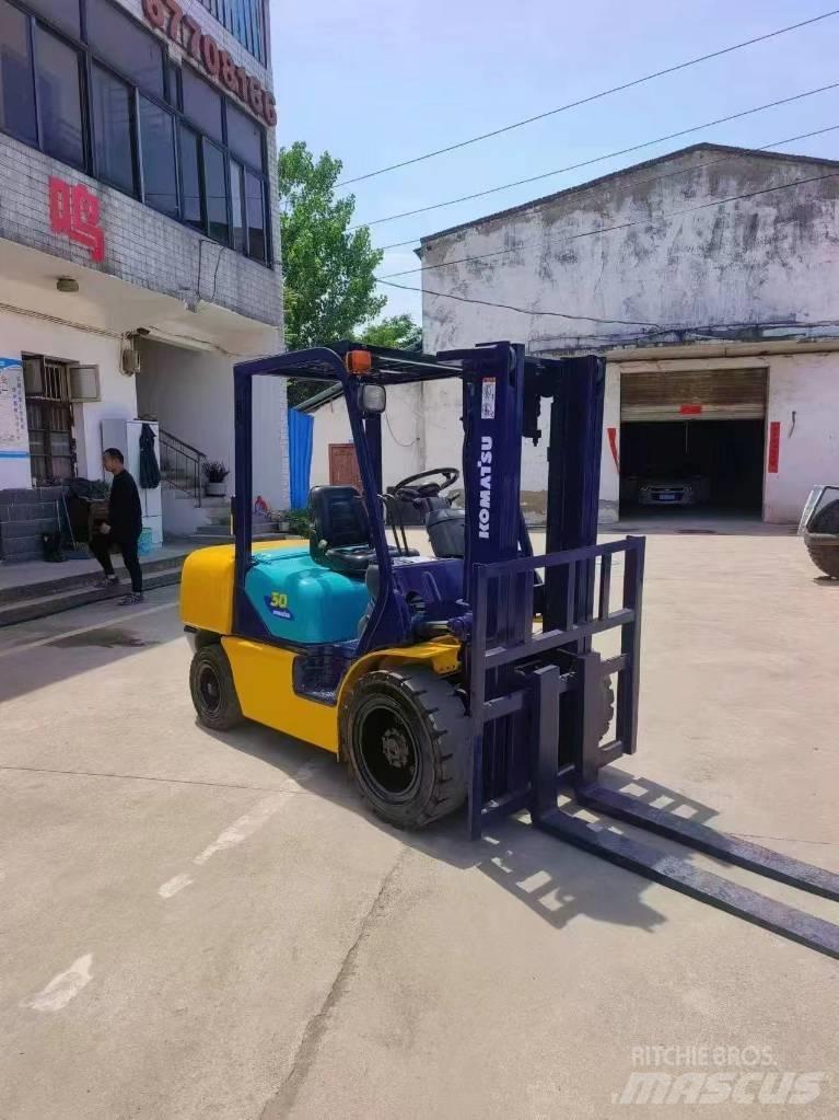Komatsu FD 30 柴油卡車
