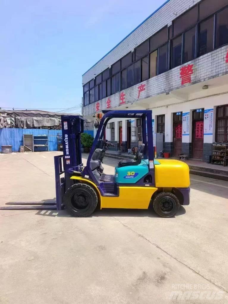 Komatsu FD 30 柴油卡車